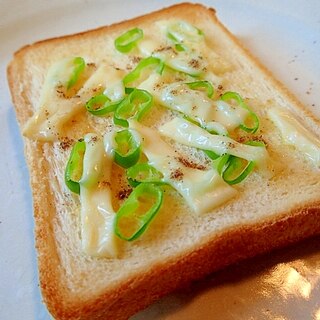 花椒塩/辛子で　万願寺唐辛子チーズトースト